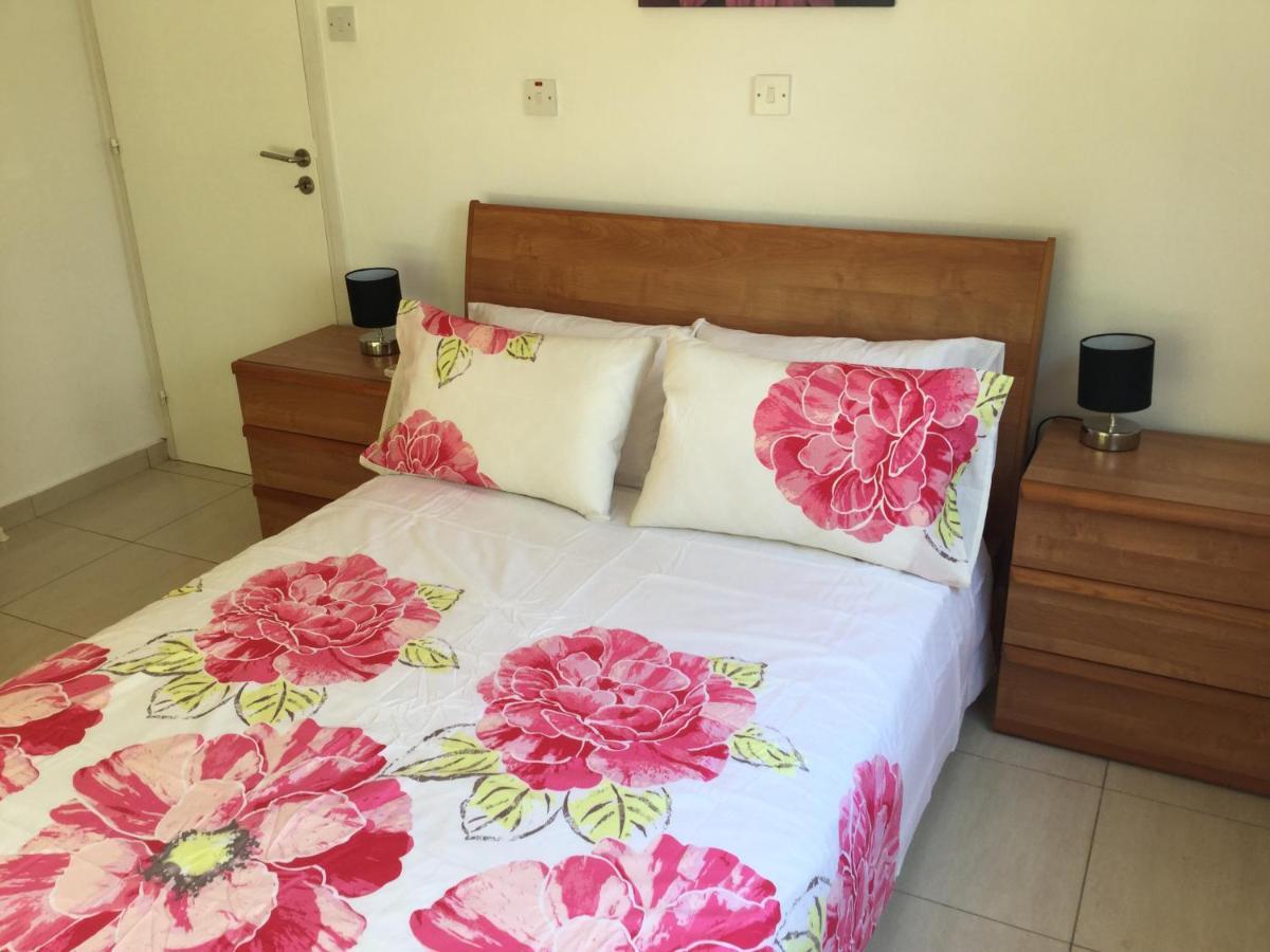 Poolside 2 Bedroom Apt, Paphos Riviera, Universal Area Exteriör bild