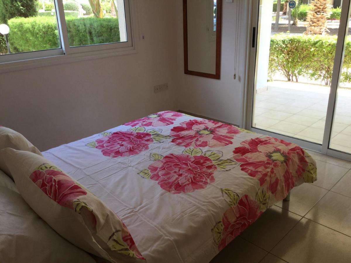 Poolside 2 Bedroom Apt, Paphos Riviera, Universal Area Exteriör bild