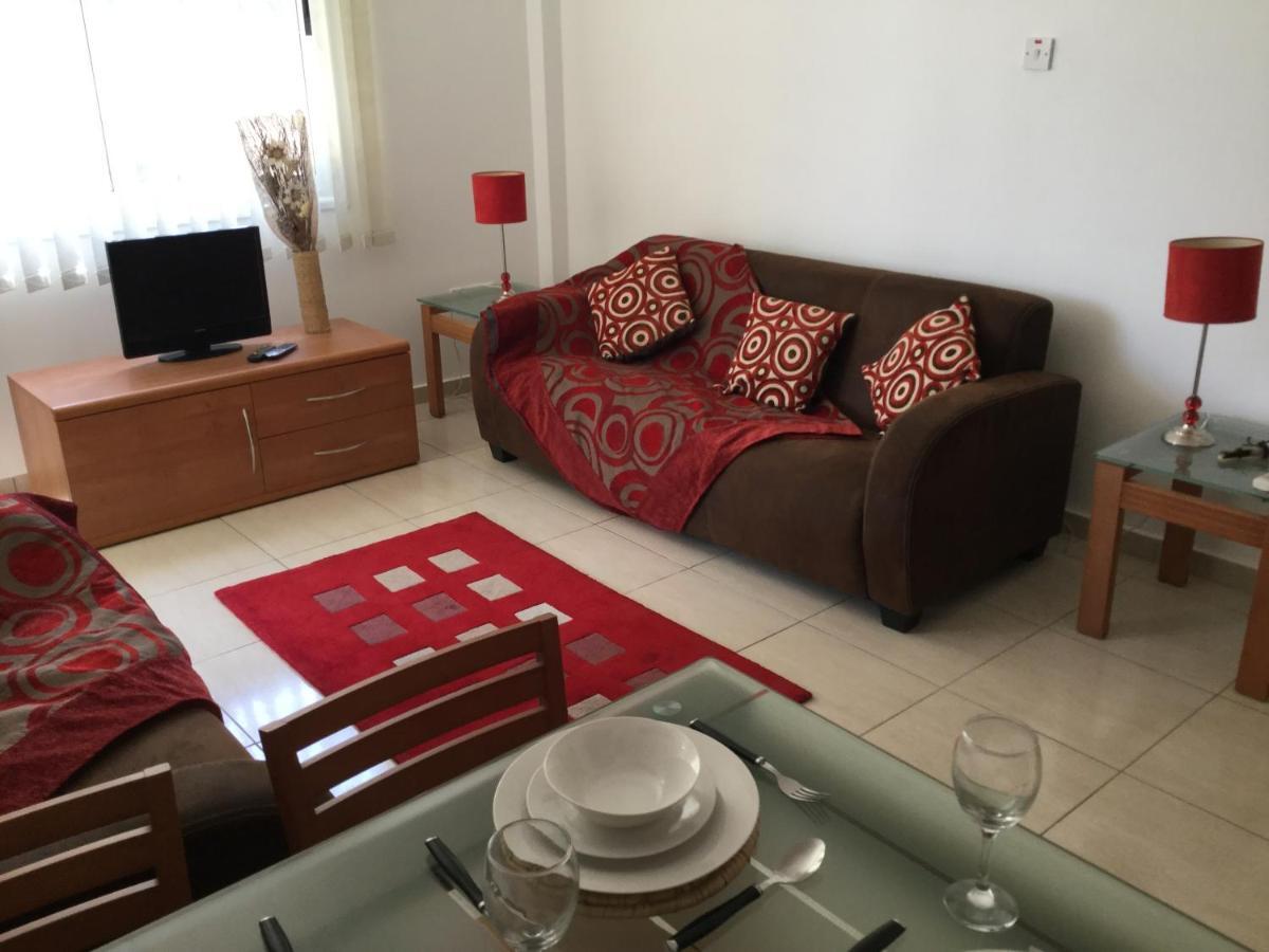 Poolside 2 Bedroom Apt, Paphos Riviera, Universal Area Exteriör bild