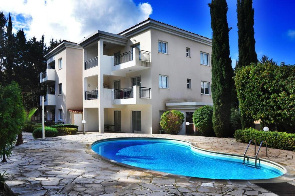 Poolside 2 Bedroom Apt, Paphos Riviera, Universal Area Exteriör bild